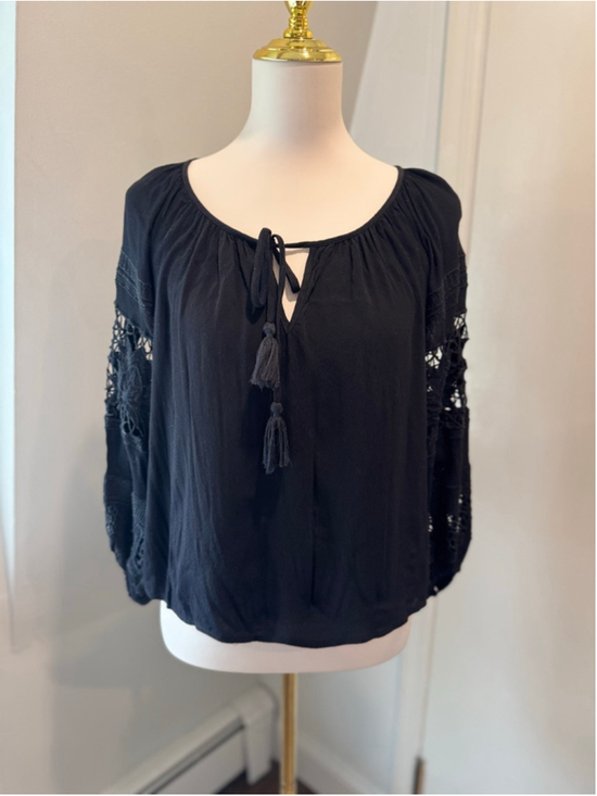 ASTR The Label Tops - ASTR The Label | Crochet Balloon Sleeve Peasant Blouse | Black | Size Small